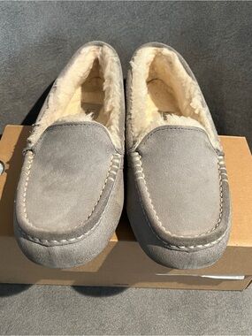UGG Women’s Ansley Slipper Light Gray Size 7 US